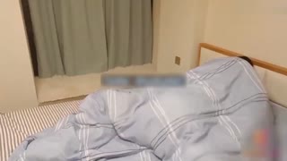 我想操你妈妈，姐夫操着姐姐，小姨子在门外偷听后被姐夫强暴