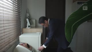 因长相而入职的新办公室女职员_被老板偷偷灌下春药_遭到性骚扰_陪老板出差的那天_她性欲爆棚她忍不住想要一根令人作呕的阴茎_玛琳米塔