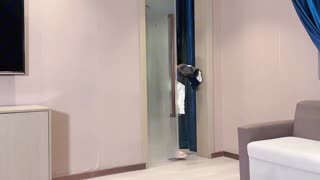 哥哥接到客户电话出去应酬，我在家套路嫂子喝酒，嫂子喝醉回房休息我却趁机夜袭嫂子，谁料用力太猛嫂子被惊醒！吓得我只能一不做二不休强奸内射她！