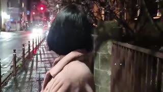 Onlyfans博主奶咪剧情片自愿沦为房东的玩物完成樱花下的露出任务！