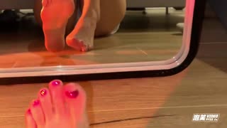 【美足美鲍】极品美鲍福利姬多套道具自慰骚穴抽插白浆极度诱惑