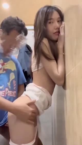 忍不住在公园打野战的小情侣