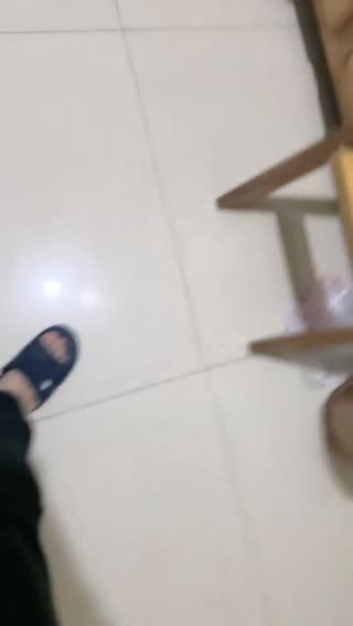 【水水的小姨子】跟小姨子家中次卧做爱，白嫩的小骚逼水流成河
