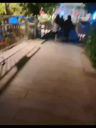 极品身材骚货最新露出挑战人来人往的商场地铁露出，紧张刺激