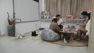 换妻绿帽门~32岁巨乳良家夫妻，性欲强烈想寻求刺激，换着操最后口爆射嘴里