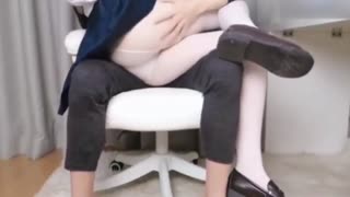 【萝莉】JK版白丝足交腿交多姿势足交腿交最后射腿上！