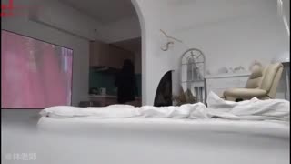 非常牛逼的换妻多次骚逼直喷水真实换妻4P