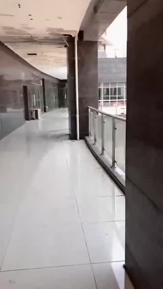 长沙露出女王这次真的人前露出太刺激了一丝不挂