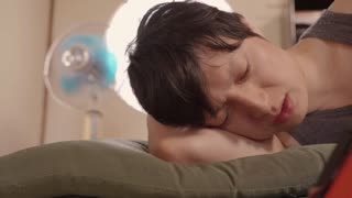 ROYD-211在没有空调的乡村里与一位儿时的女孩进行一场大汗淋漓、潮吹、汁液浸透的性交。-春阳モカ