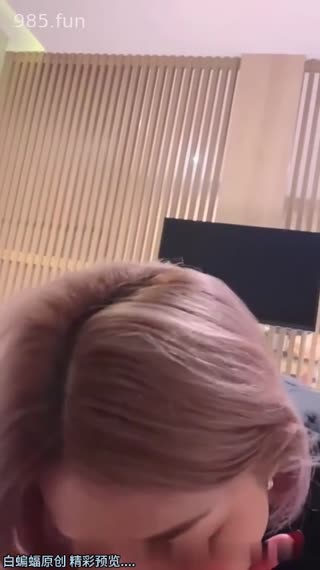 网曝黑料-推特气质网红短发人妻女神 沦为金主性奴母狗主动口爆吞精上位骑乘！-