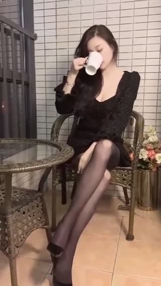 【主播曝光事件】虎牙小甜甜榜一大哥曝光主播发骚求操视频 线上女神加个微信都难 线下求做富二代精盆