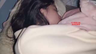 【迷奸乱伦】真实迷奸18岁亲侄女！超嫩小B无情内射！特写超美！