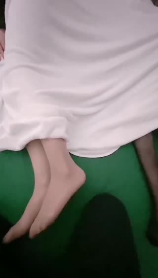 【乱伦小姨和姑姑】今天来小姨家看她的肉丝就想让她给我足交_真实乱伦