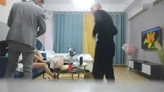 【换妻探花】三男两女激情啪无毛粉嫩白啪开始了洗干净了就上床摸奶玩逼床上沙发口交大鸡巴谁也不闲着草逼又草嘴精彩又刺激-绿奴性癖