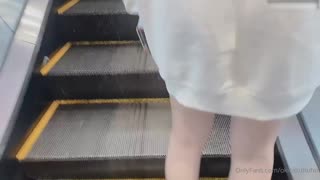 『OKIA』OF超可爱日本18岁萝莉巨乳打电动之后户外露出车震