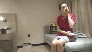 【探花精选】约了个苗条少妇，穿上制服沙发上操抠逼骑乘大力猛操