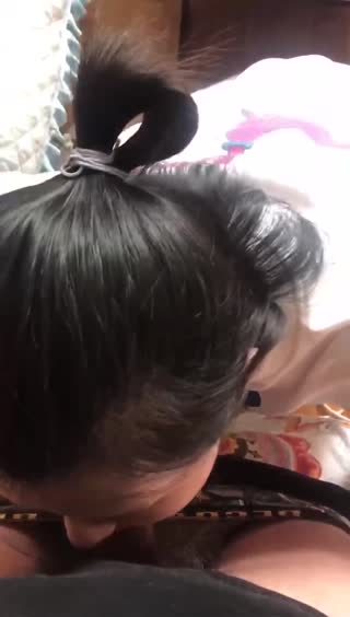【口交颜射】骚货抓着肉棒深喉舔吸强制榨精骚母狗口活技术一流露脸性爱自拍