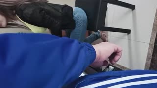 【学生强上极品家教音乐老师完整版】穿着那紧绷的牛仔裤突显屁股又大又翘勾引我冲动插入老师后庭，高潮的娇喘声连连老师蜜汁流了好多
