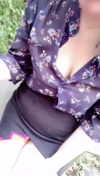 【极品户外野战】爆乳美熟女公园勾引外野激战趴着石碑开干