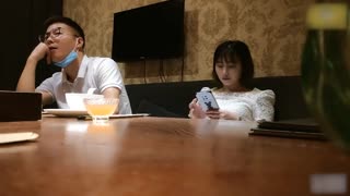 真实换妻偷拍，约高素质夫妻酒店乱交，叫声淫荡非常骚