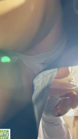 抄底系列抄底颜值堪比女明星的音乐学院女学生_性感白蕾丝内裤