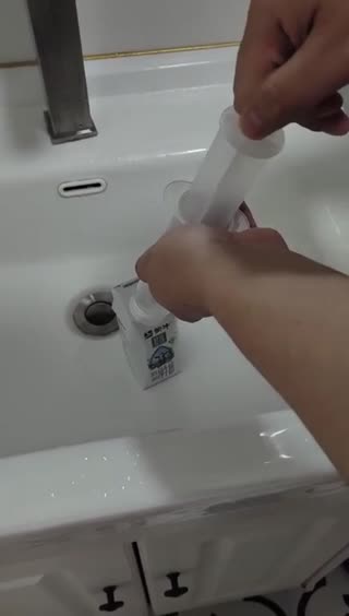 【灌肠】调教老妈的屁眼，灌肠拉珠，双指爆菊，干到尿失禁了