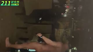 【淫乱轰趴】一群大妈来搞鸭！大妈们看到大洋屌就高潮蜂拥尖叫！