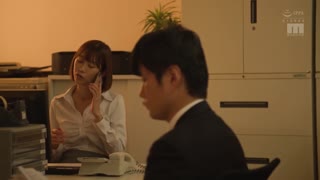 [中文字幕]发现同学妈妈入店行窃，强迫她去便利店打工，让她偿还射精的钱。黑川堇 MIAA-787 -HCJ
