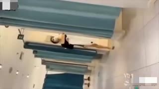 淫妻美杜莎商场露出绿帽老公找猛男操美杜莎