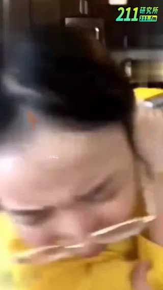 清纯眼镜学生被炮友调教视频泄密--